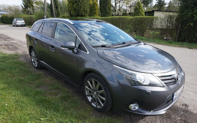 Toyota Avensis cena 19000 przebieg: 339000, rok produkcji 2013 z Gliwice małe 106